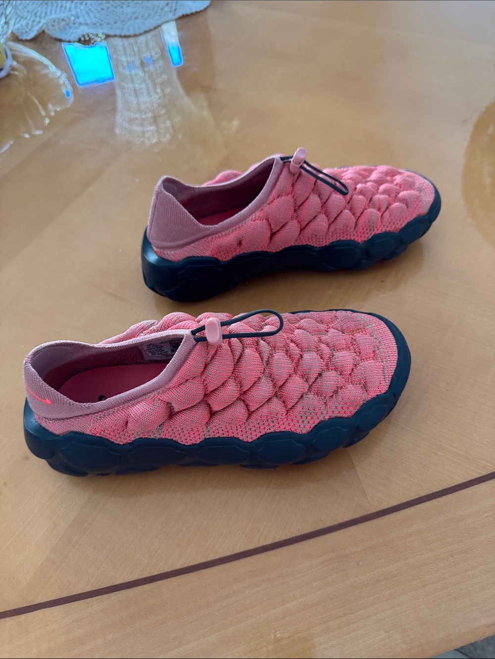 Nike women Coral Pink Slip-On Knit Sneakers with Black Sole size 8 - Picture 3 of 12